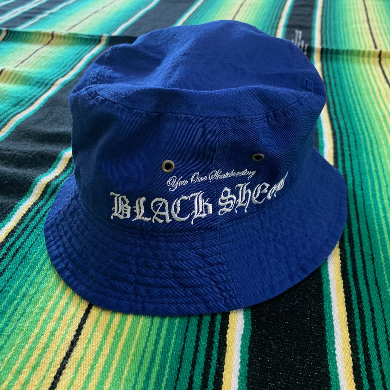 BLACK SHEEP SKATES - ブラックシープ "OLD E" バケットハット (BLUE) Mサイズ