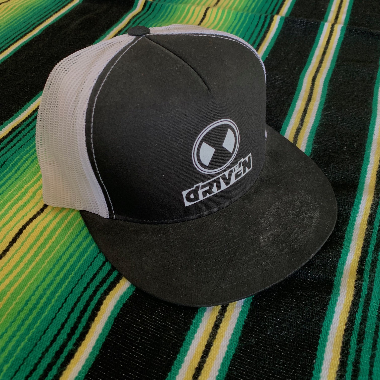 THE DRIVEN - ドリブン "DOT LOGO" MESH CAP (WHITE)