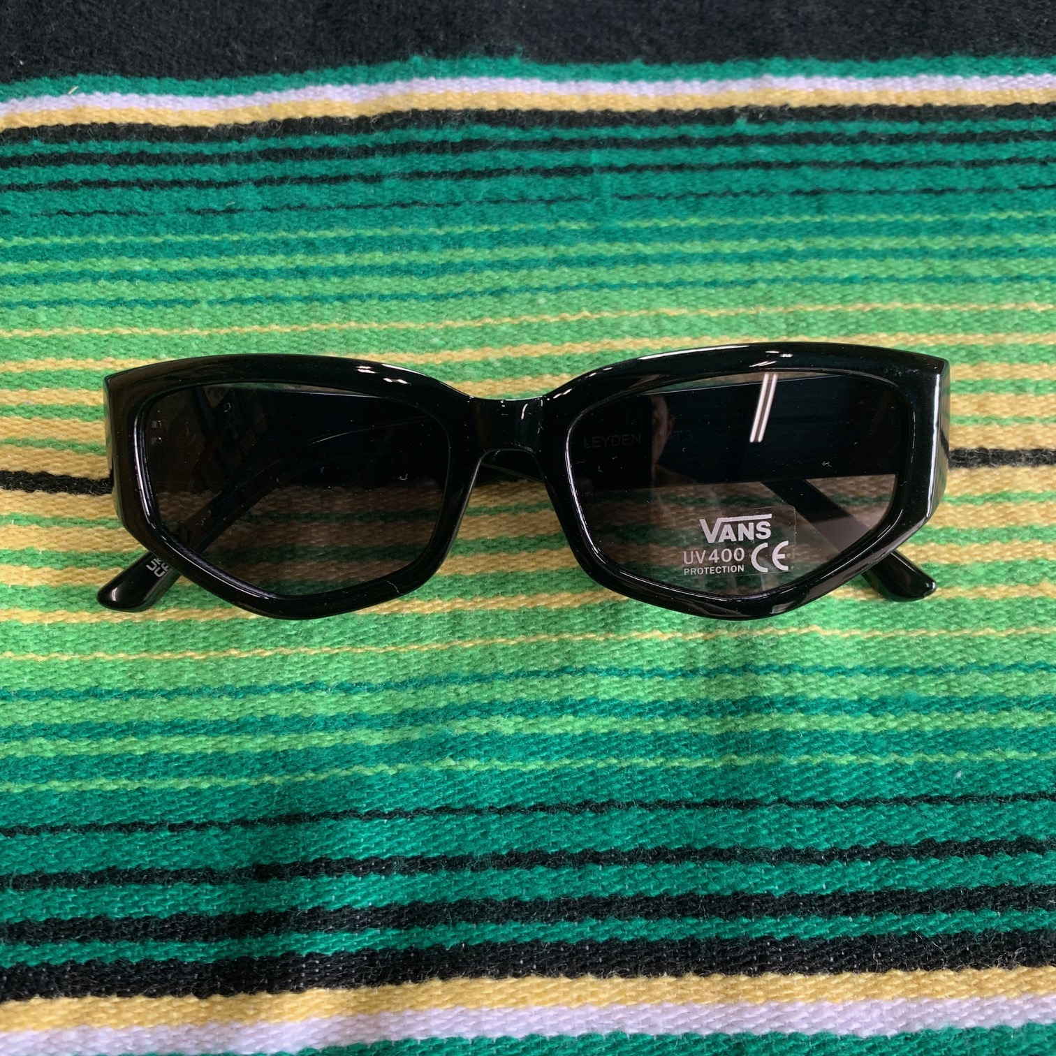 VANS - ヴァンズ "LEYDEN" サングラス (BLACK)