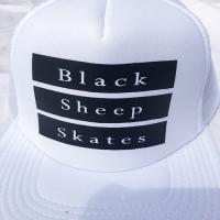 BLACK SHEEP SKATES - ブラックシープ "FLAG" MESH CAP (白)