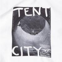 ANTI HERO - アンタイヒーロー "TENT CITY" S/S Tシャツ (WHITE)